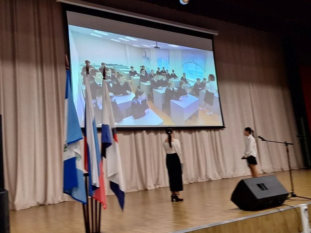 Начало учебной недели: ценности, которые нас объединяют  Сегодня, 18 мая, наша школа начала учебную 