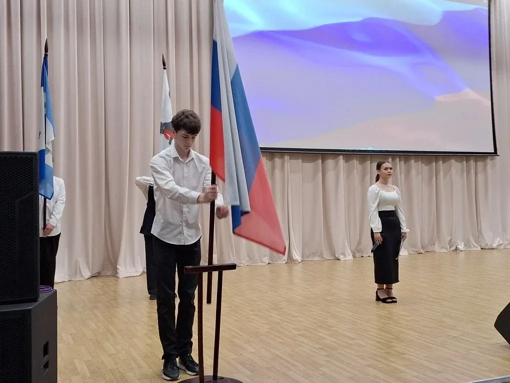 Начало учебной недели: ценности, которые нас объединяют  Сегодня, 18 мая, наша школа начала учебную 