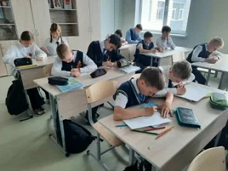 День Великой Победы в сердце нашей школы! 🇷🇺✨  Сегодня, 8 мая, в МБОУ СОШ №58 г. Иркутска прошли тро
