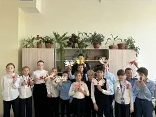 День Великой Победы в сердце нашей школы! 🇷🇺✨  Сегодня, 8 мая, в МБОУ СОШ №58 г. Иркутска прошли тро