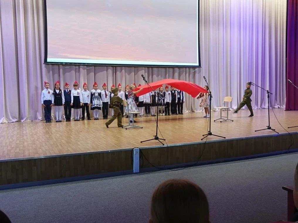 🎉 Сегодня в нашей школе прошёл концерт, приуроченный к празднованию 81-й годовщины Победы советских 