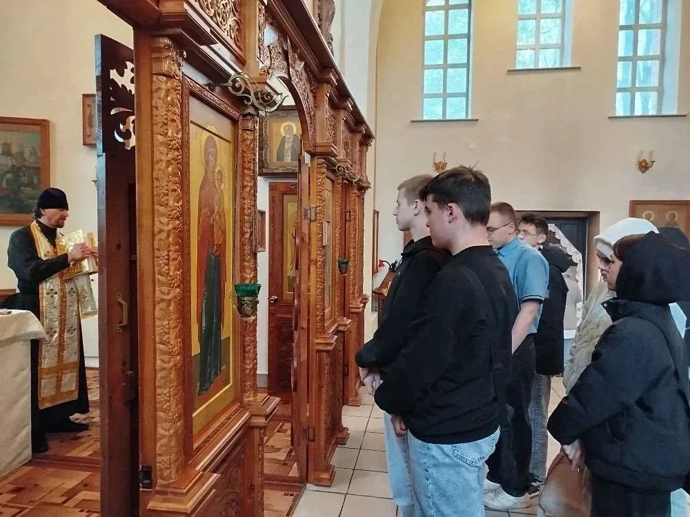 Экскурсия в храм Преображения Господня: знакомство с духовным наследием.   Студенты Парабельского фи