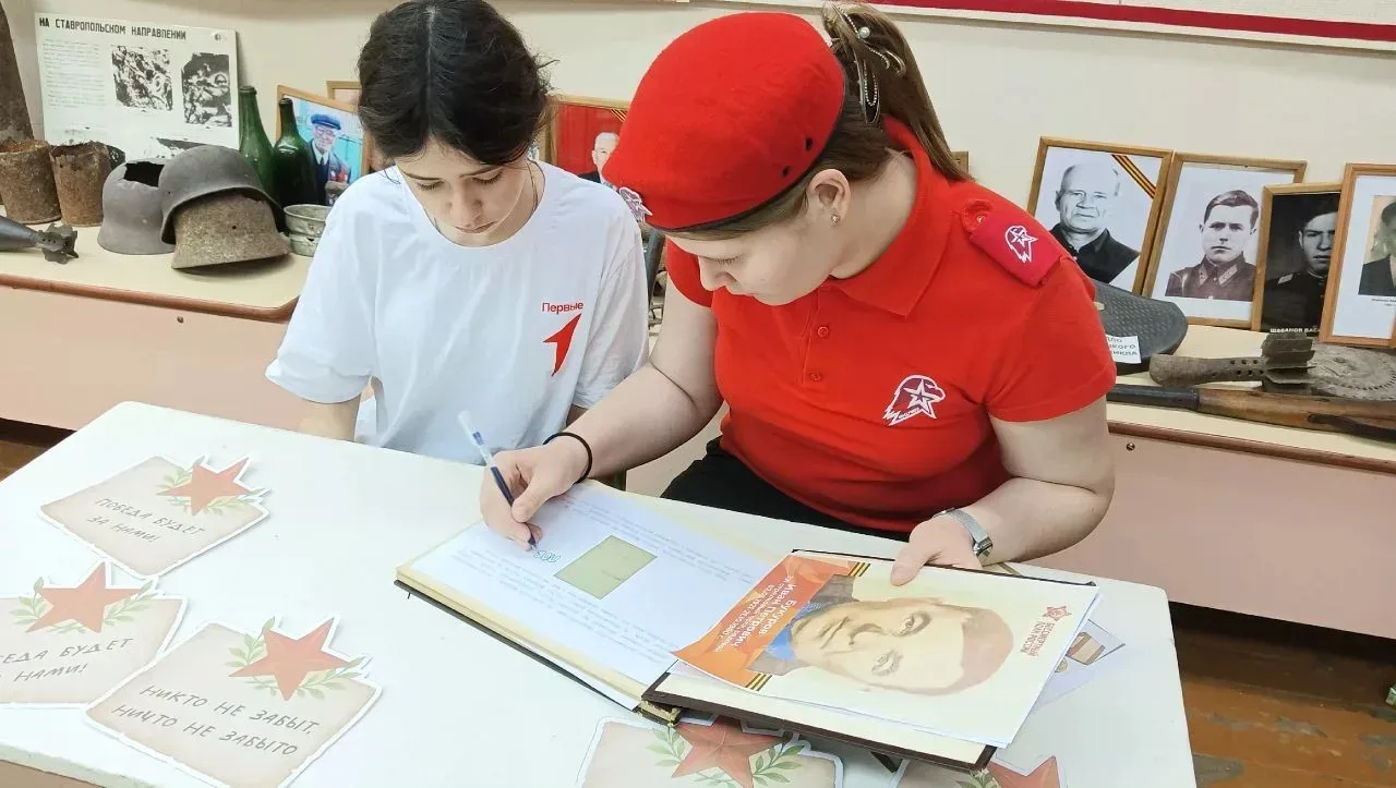 "Живая Память":  В этом году мы отмечаем  81-ю годовщину Великой Победы! Участники акции "Живая Памя