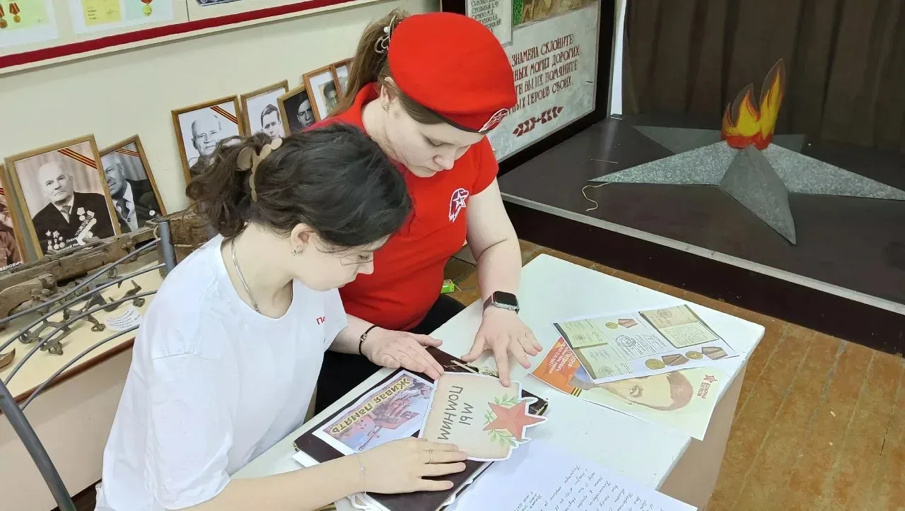 "Живая Память":  В этом году мы отмечаем  81-ю годовщину Великой Победы! Участники акции "Живая Памя