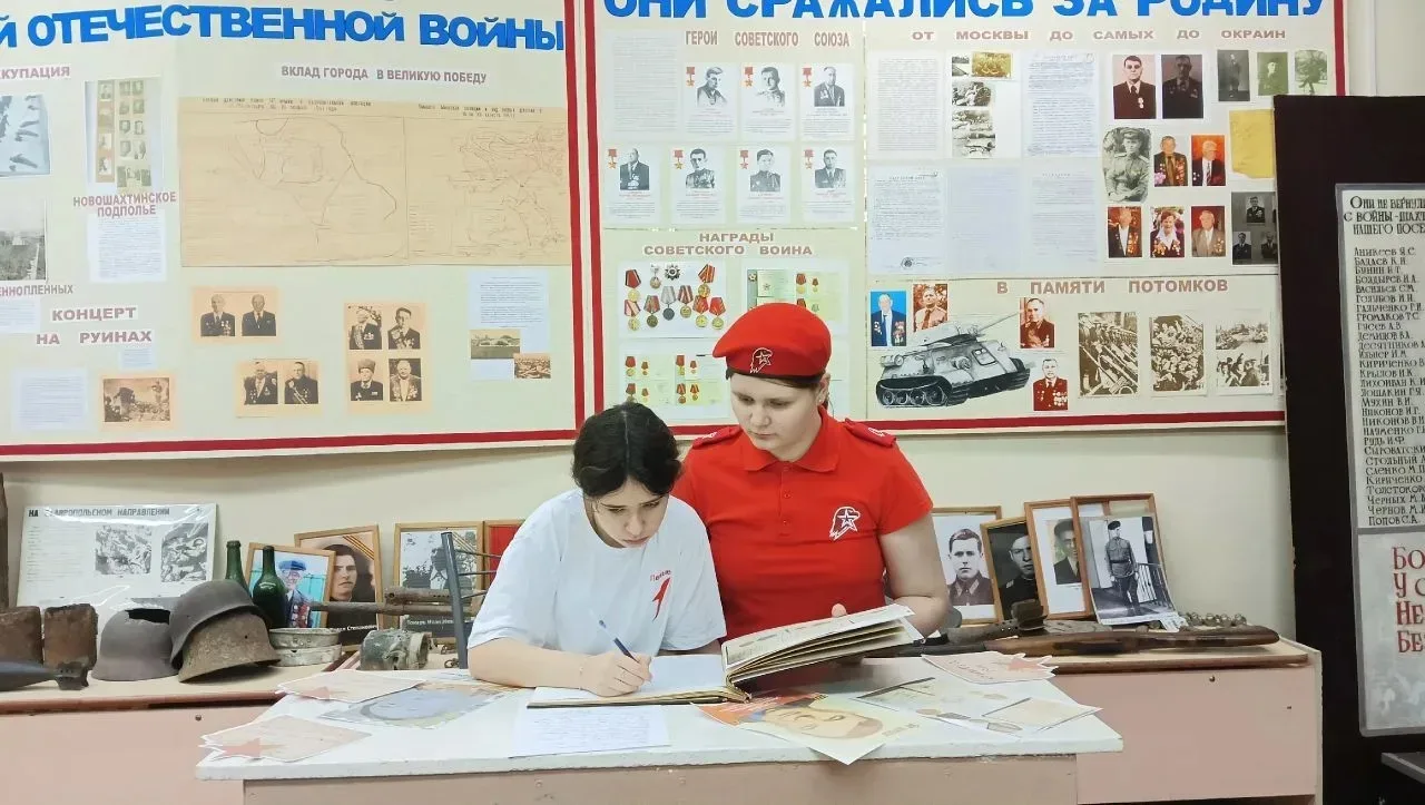 "Живая Память":  В этом году мы отмечаем  81-ю годовщину Великой Победы! Участники акции "Живая Памя