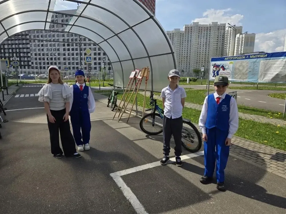 🚦🚸 С огромной радостью и гордостью сообщаем: команда 2г и 3в классов нашего отряда ЮИД заняла ПОЧЁТН