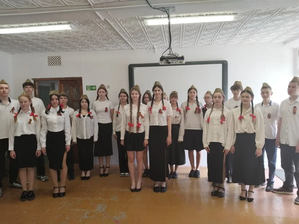 Сегодня  битва хоров  "Песни великой Победы" прошла среди учащихся 5-10 классов.   Этот конкурс стал