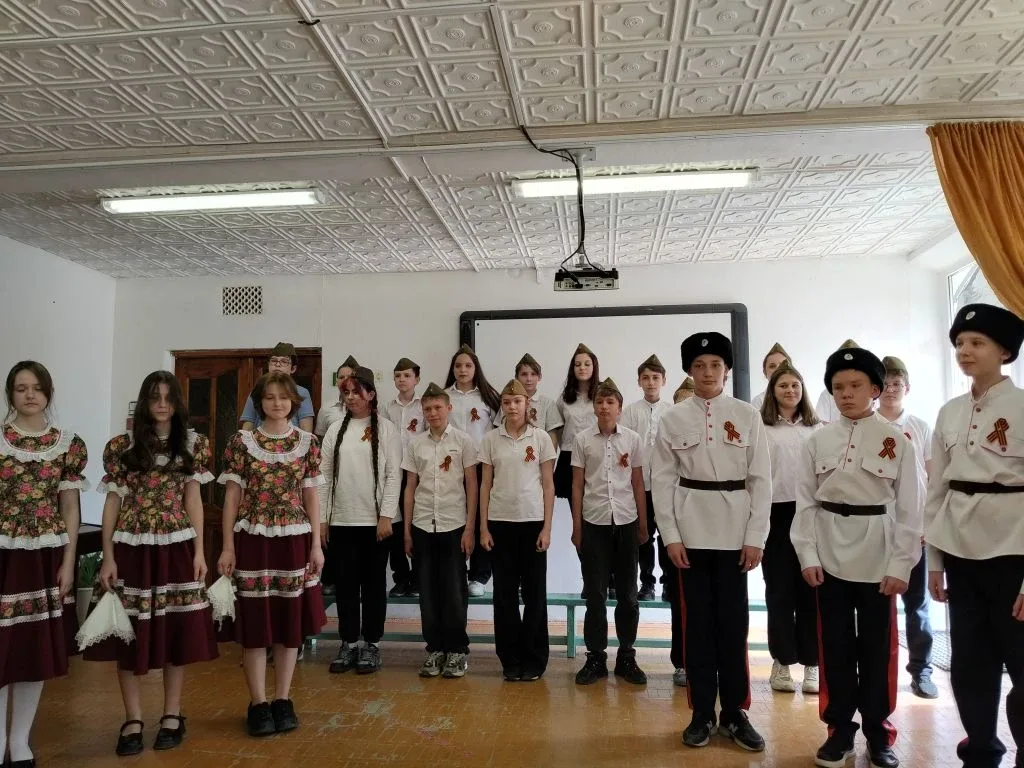 Сегодня  битва хоров  "Песни великой Победы" прошла среди учащихся 5-10 классов.   Этот конкурс стал