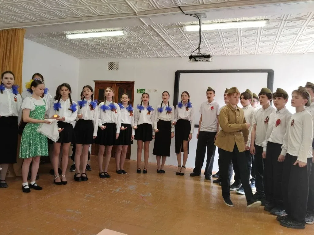 Сегодня  битва хоров  "Песни великой Победы" прошла среди учащихся 5-10 классов.   Этот конкурс стал