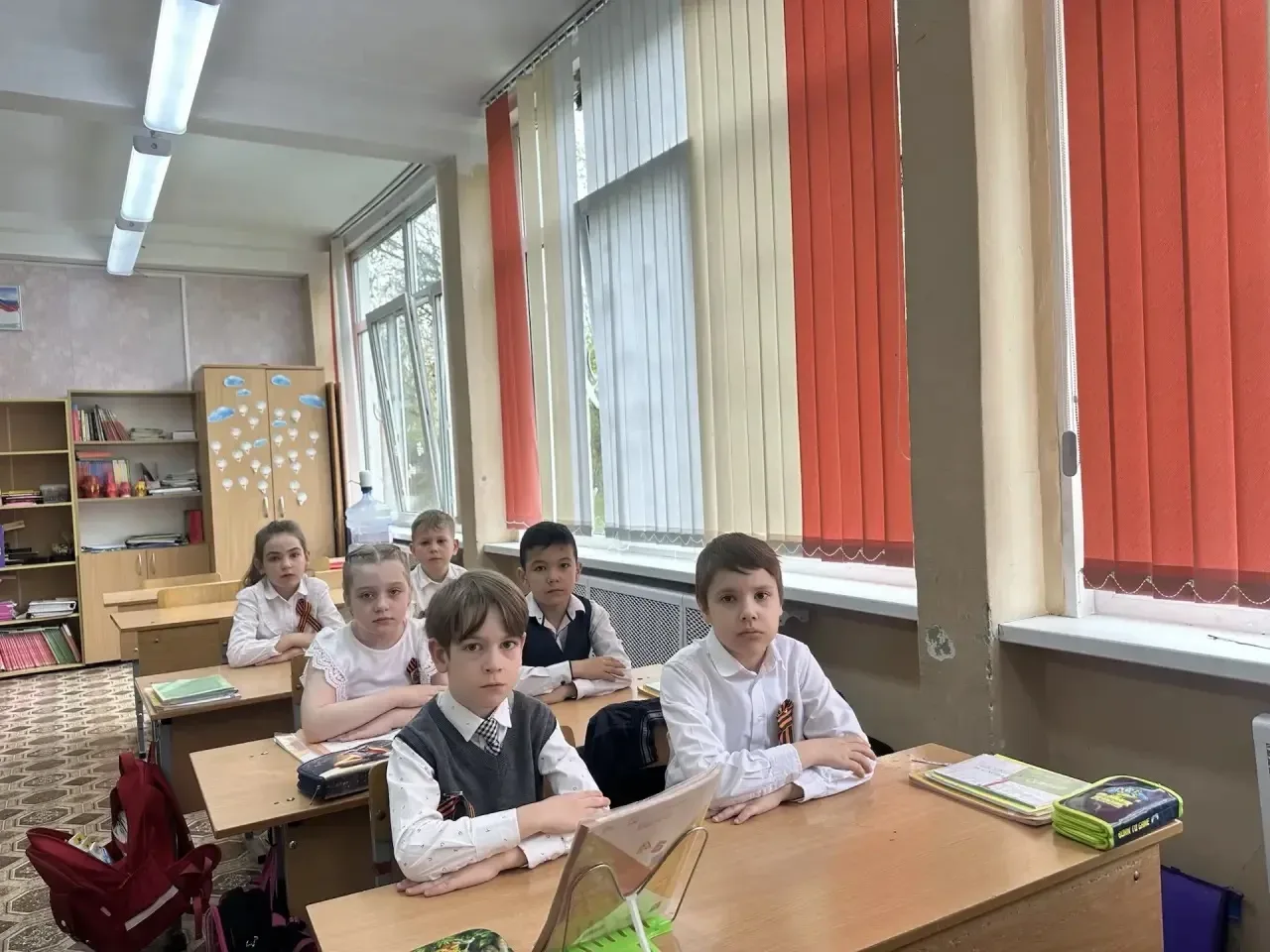 🥁 Сегодня в рамках цикла «Разговоры о важном» прошел урок, посвященный Дню Победы и теме «Песни о во