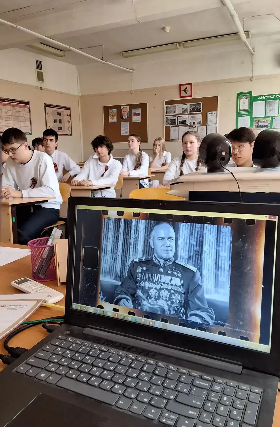 🥁 Сегодня в рамках цикла «Разговоры о важном» прошел урок, посвященный Дню Победы и теме «Песни о во