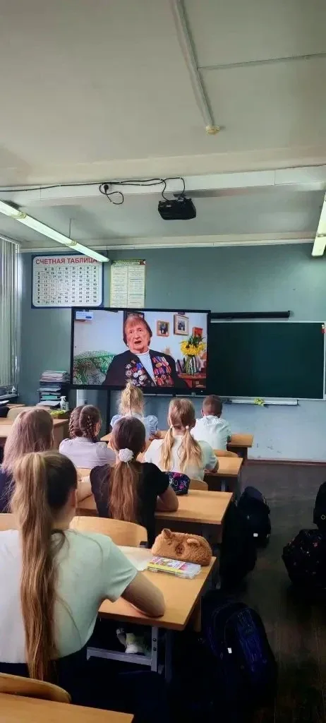 🥁 Сегодня в рамках цикла «Разговоры о важном» прошел урок, посвященный Дню Победы и теме «Песни о во
