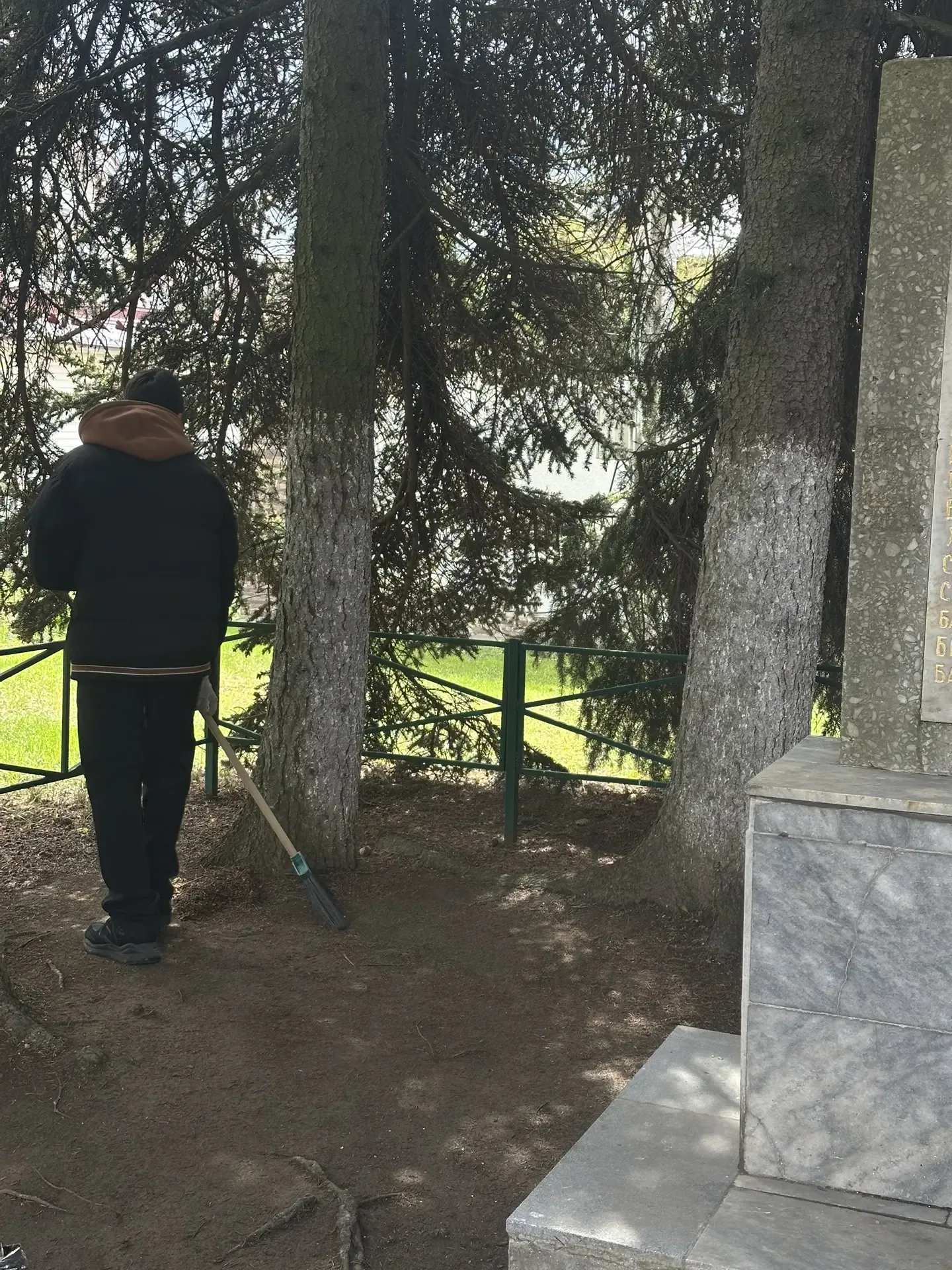 Храним историю в делах: «Наследники Победы» привели в порядок памятник в деревне Северово.  В рамках