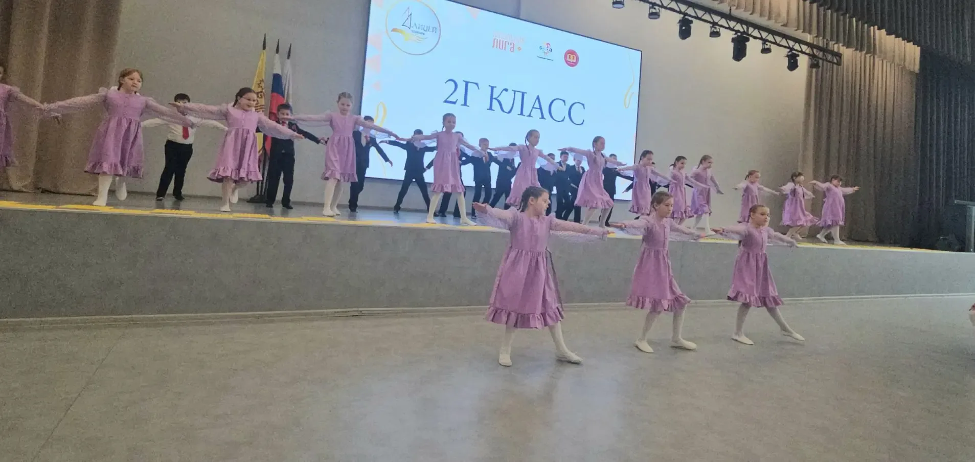 💥Во втором корпусе Лицея №44 сегодня прошла аттестация учеников 1–2 классов в рамках проекта «Школьн