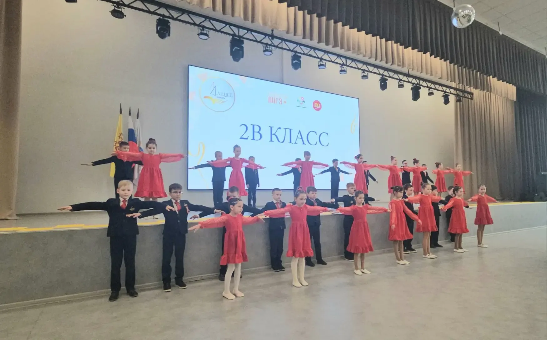 💥Во втором корпусе Лицея №44 сегодня прошла аттестация учеников 1–2 классов в рамках проекта «Школьн