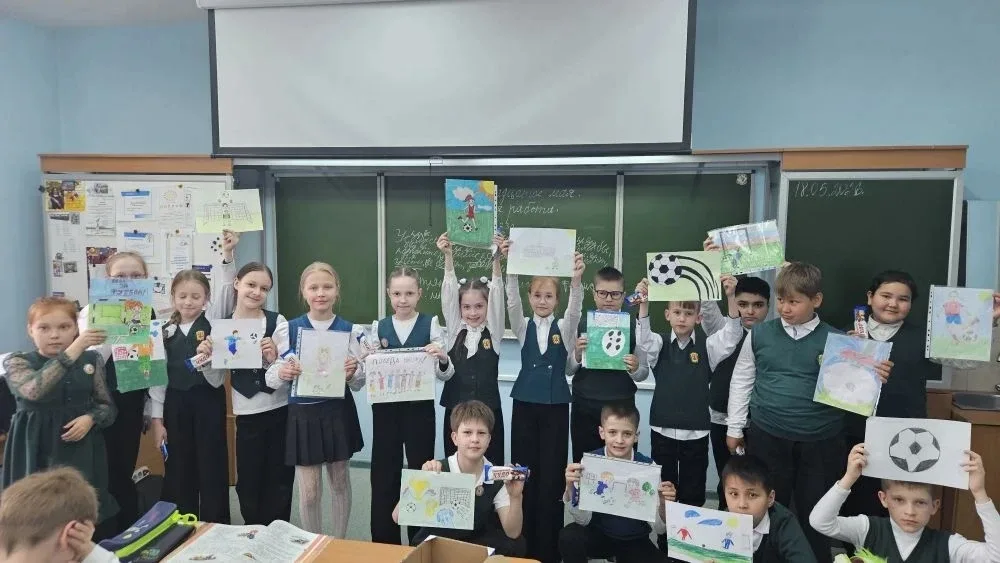 ⚽🎨 Творчество и спорт: отборочный этап конкурса рисунков!  Среди учащихся 3-х классов прошёл отбороч