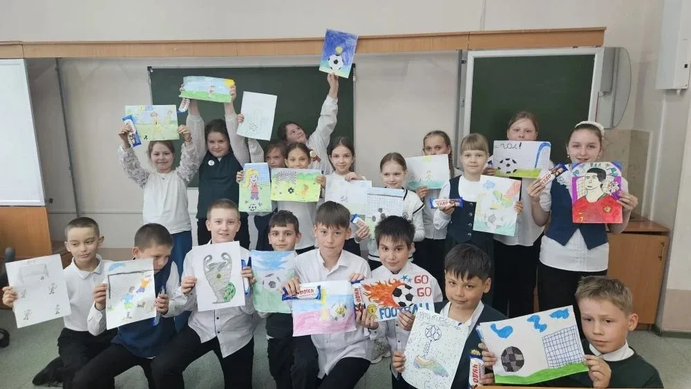 ⚽🎨 Творчество и спорт: отборочный этап конкурса рисунков!  Среди учащихся 3-х классов прошёл отбороч