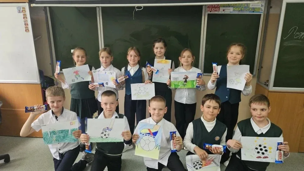 ⚽🎨 Творчество и спорт: отборочный этап конкурса рисунков!  Среди учащихся 3-х классов прошёл отбороч