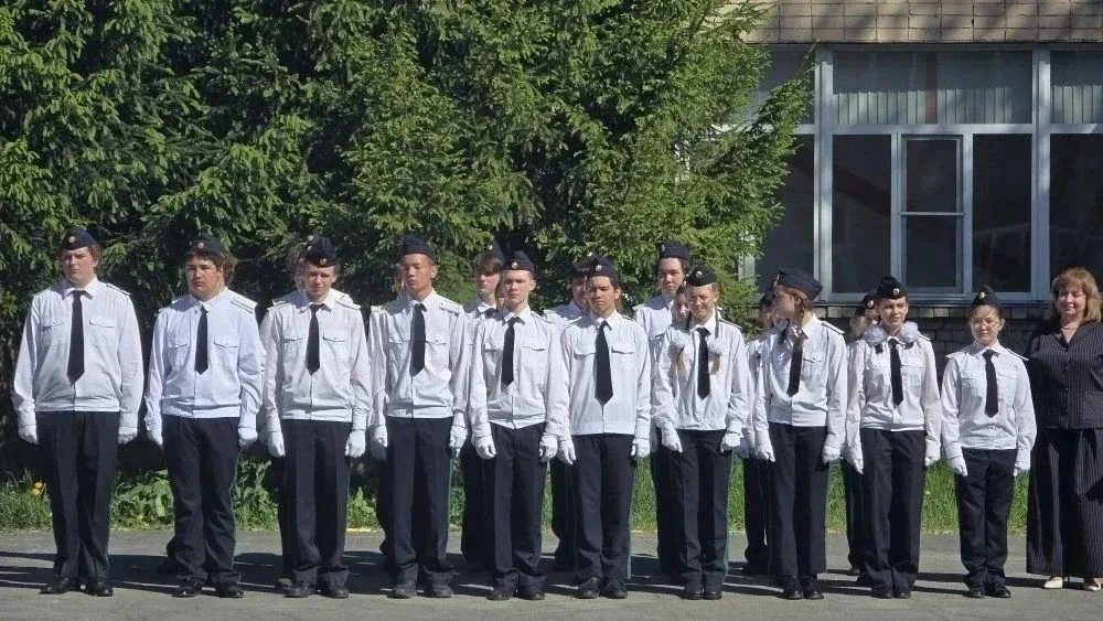 В нашей школе прошёл замечательный праздник — прощание с кадетством 🇷🇺  Каждый кадетский класс подго
