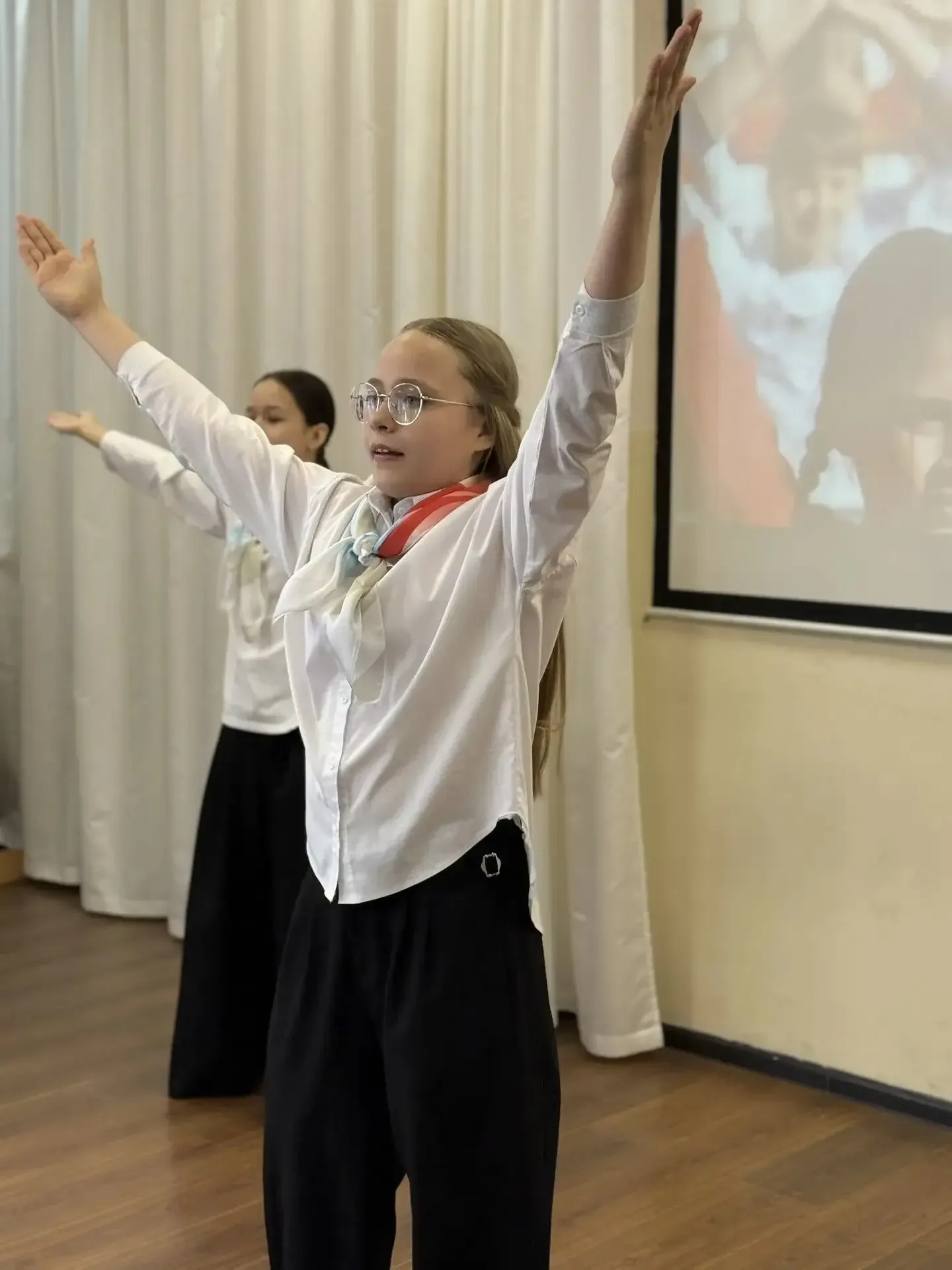 🇷🇺 Сегодня в нашей школе — важное событие!  Состоялось торжественное посвящение первоклассников в «О