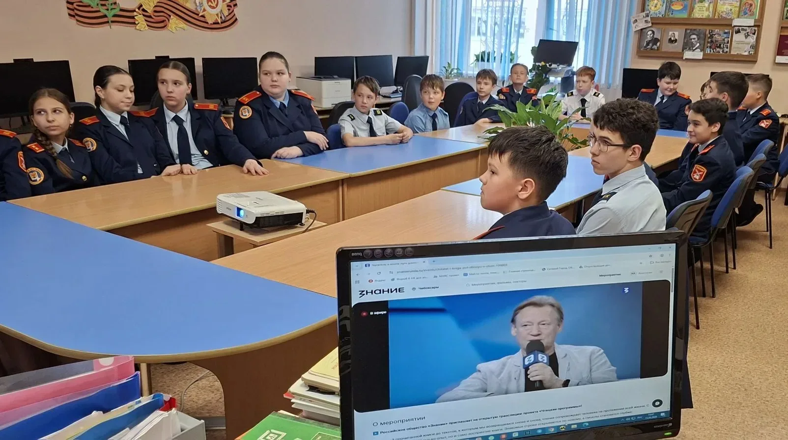 Путь длиною в жизнь: Дмитрий Харатьян встретился со школьниками в прямом эфире.       15 мая школьна