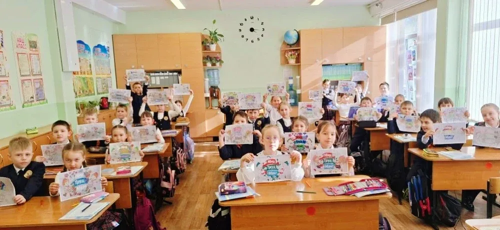 В преддверии весенних праздников в МАОУ «СОШ № 40» г. Чебоксары советники директора по воспитанию ор
