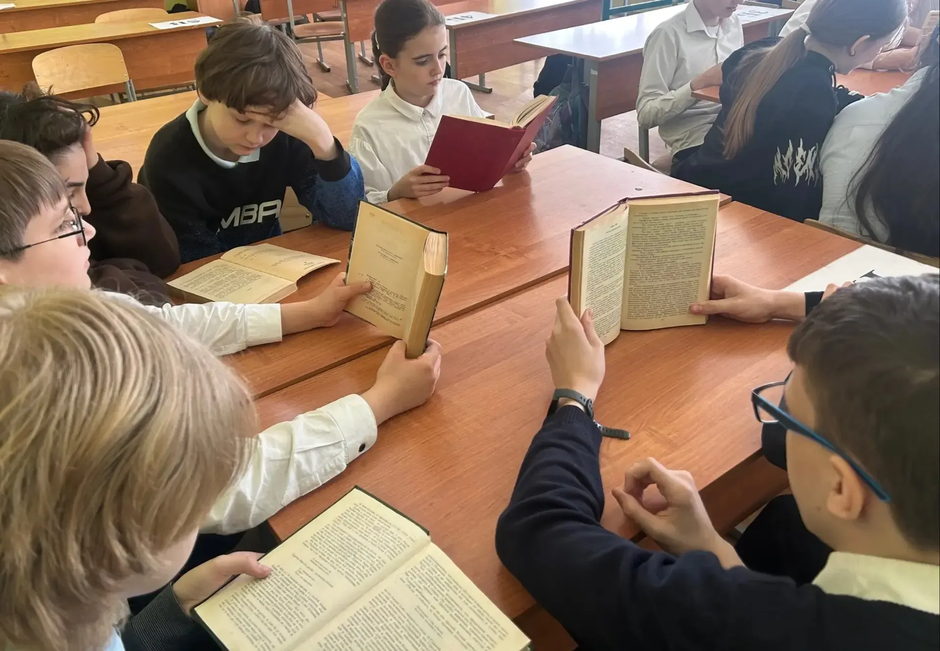 📚12 мая в МБОУ СОШ №4 открылся фестиваль «ПредпоЧтение», призванный пробудить и укрепить любовь к чт