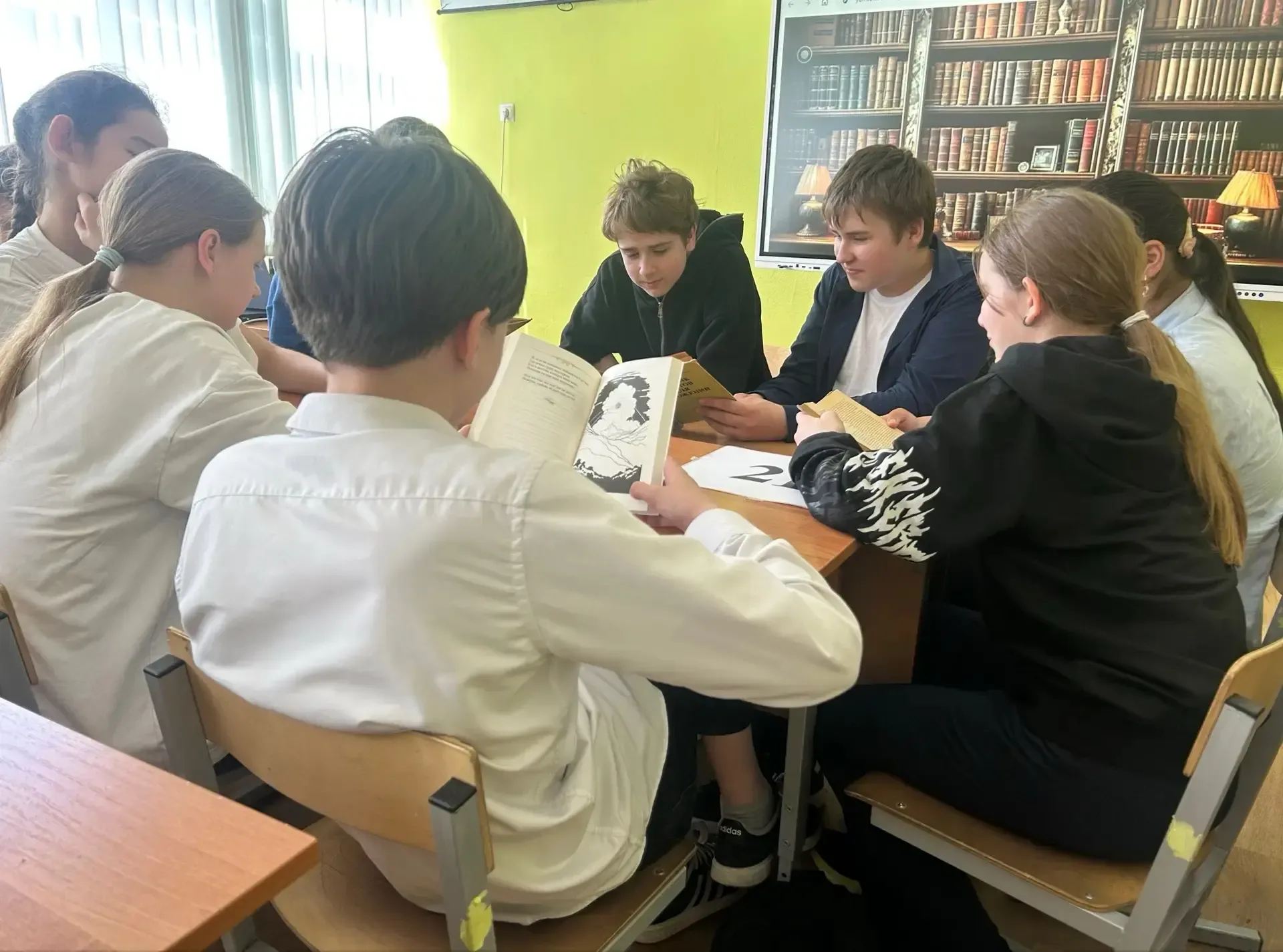 📚12 мая в МБОУ СОШ №4 открылся фестиваль «ПредпоЧтение», призванный пробудить и укрепить любовь к чт