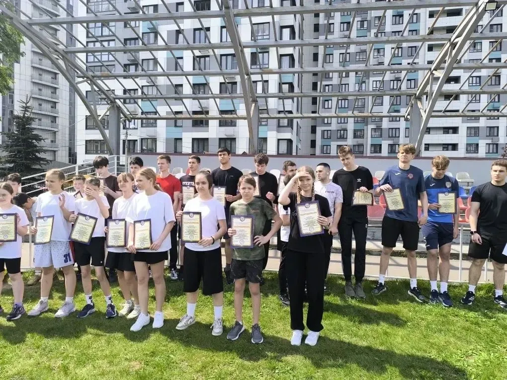 Спорт, характер и командный дух — это про наших ребят! 🏆  🏫 Ученики МБОУ СОШ №4 вместе со своим наст