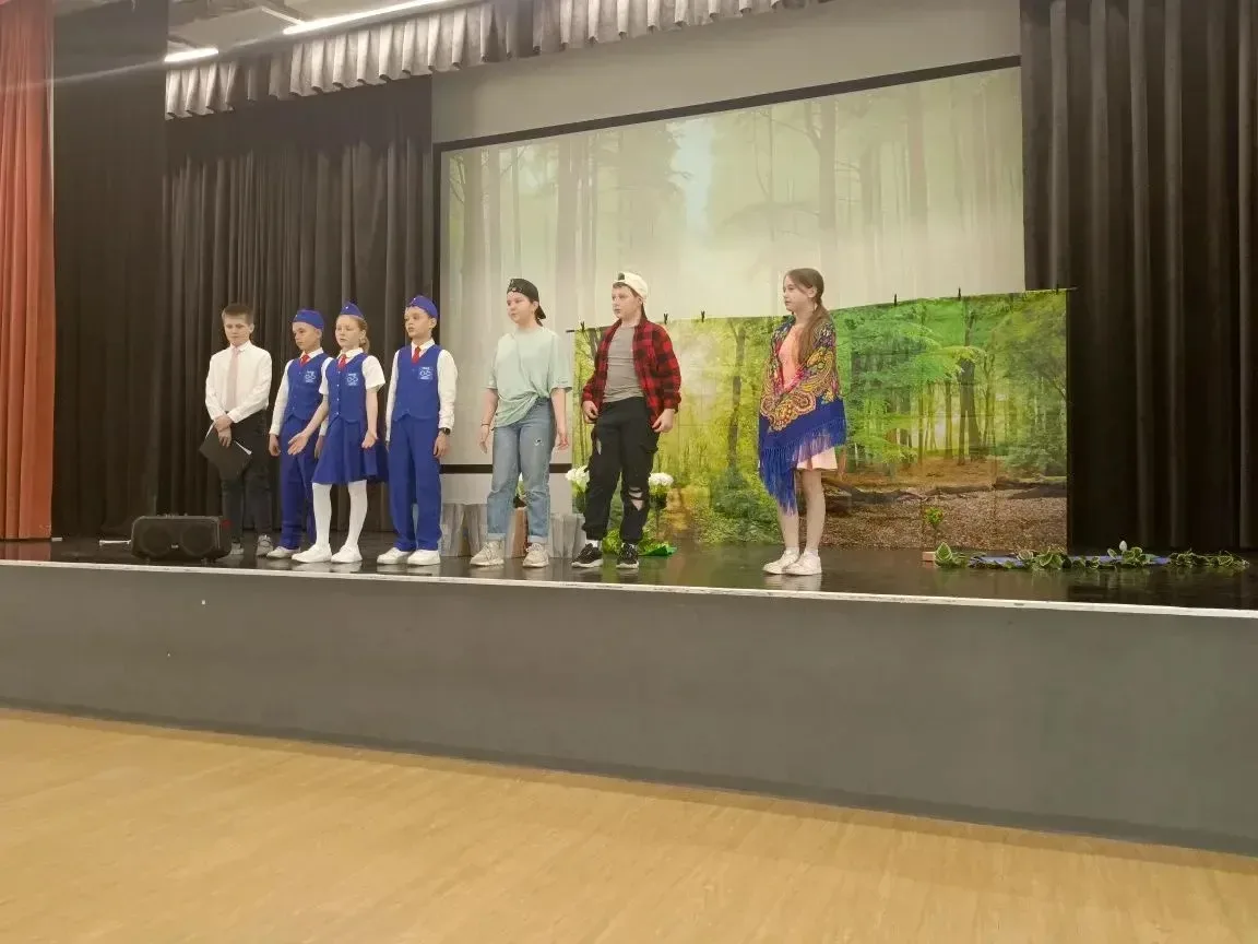 🏆 ПОБЕДА!  Отряд ЮИД «Светофор» — первый в окружном конкурсе театральных постановок!   🚦В рамках фес