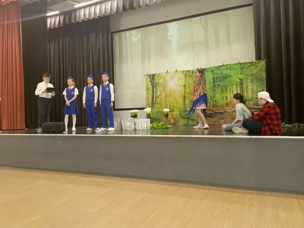 🏆 ПОБЕДА!  Отряд ЮИД «Светофор» — первый в окружном конкурсе театральных постановок!   🚦В рамках фес