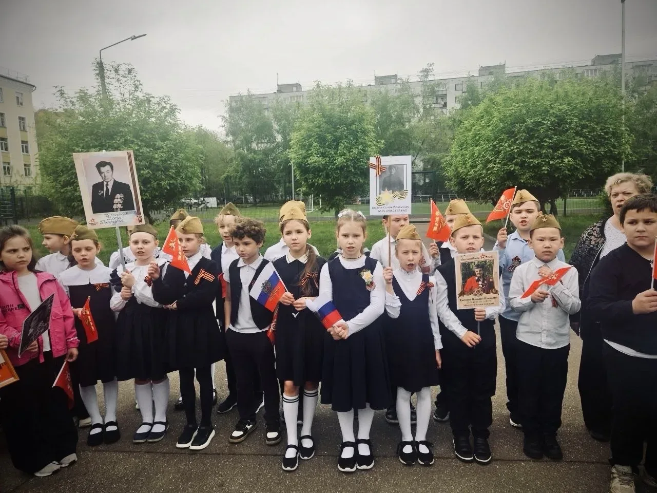 🇷🇺 Помним! Гордимся! Равняемся на героев!  В преддверии великого Дня Победы, наши ученики приняли уч