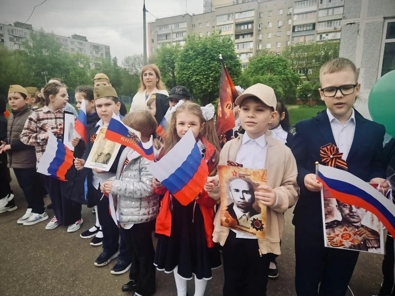 🇷🇺 Помним! Гордимся! Равняемся на героев!  В преддверии великого Дня Победы, наши ученики приняли уч