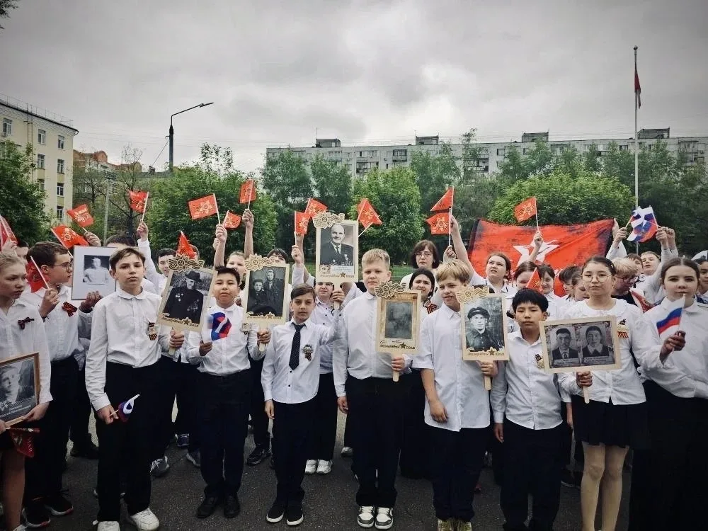 🇷🇺 Помним! Гордимся! Равняемся на героев!  В преддверии великого Дня Победы, наши ученики приняли уч