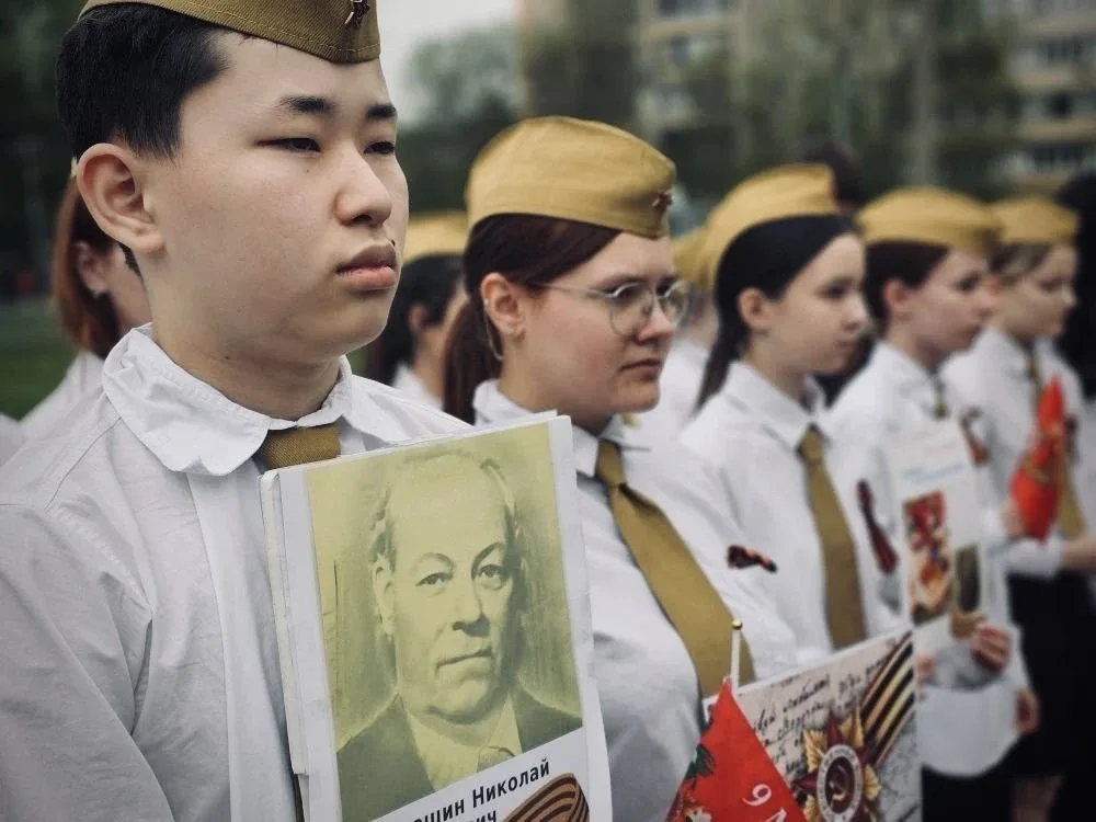 🇷🇺 Помним! Гордимся! Равняемся на героев!  В преддверии великого Дня Победы, наши ученики приняли уч