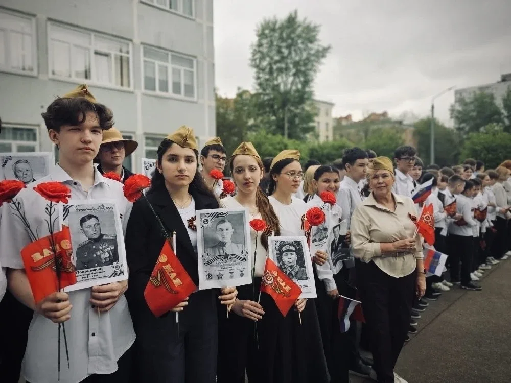 🇷🇺 Помним! Гордимся! Равняемся на героев!  В преддверии великого Дня Победы, наши ученики приняли уч