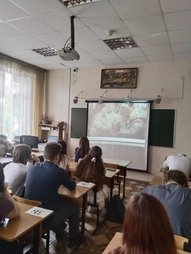 Сегодня на "Разговорах о важном" мы обсудили с учениками нравственные ценности! Занятие стало заключ