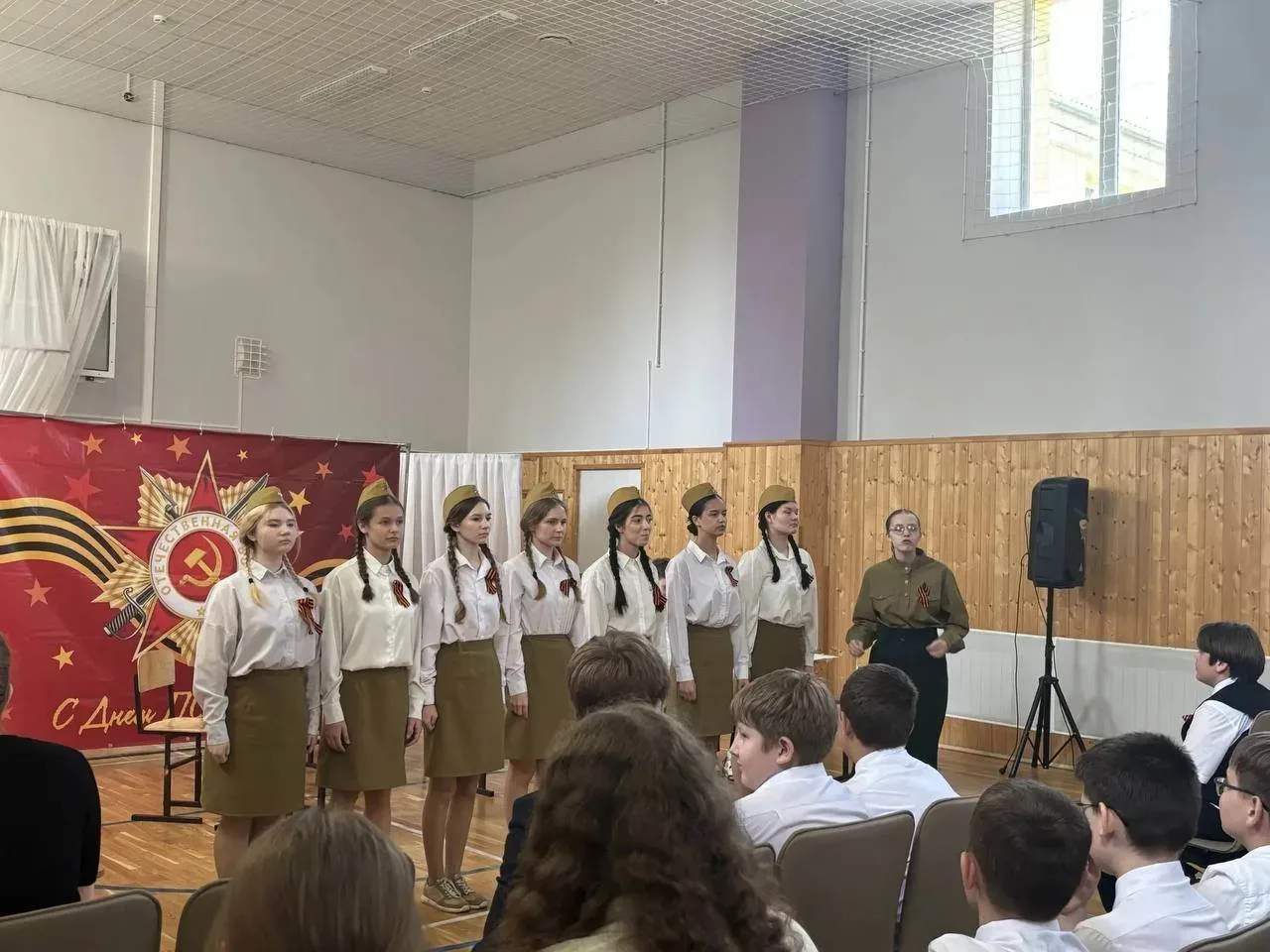 7 мая состоялся праздничный спектакль, посвящённый Дню Победы.  Темой постановки был избран подвиг л