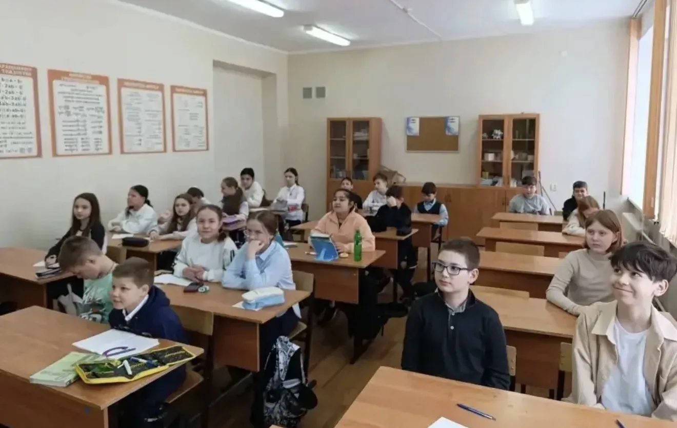 🇷🇺 РАЗГОВОРЫ О ВАЖНОМ 🇷🇺  👥 27 апреля в нашей школе прошло занятие из цикла «Разговоры о важном» на 