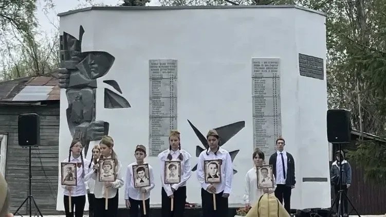 НИКТО НЕ ЗАБЫТ, НИЧТО НЕ ЗАБЫТО! 🕊️ Сегодня, 8 мая, в микрорайоне Кудринка у Памятника погибшим воин