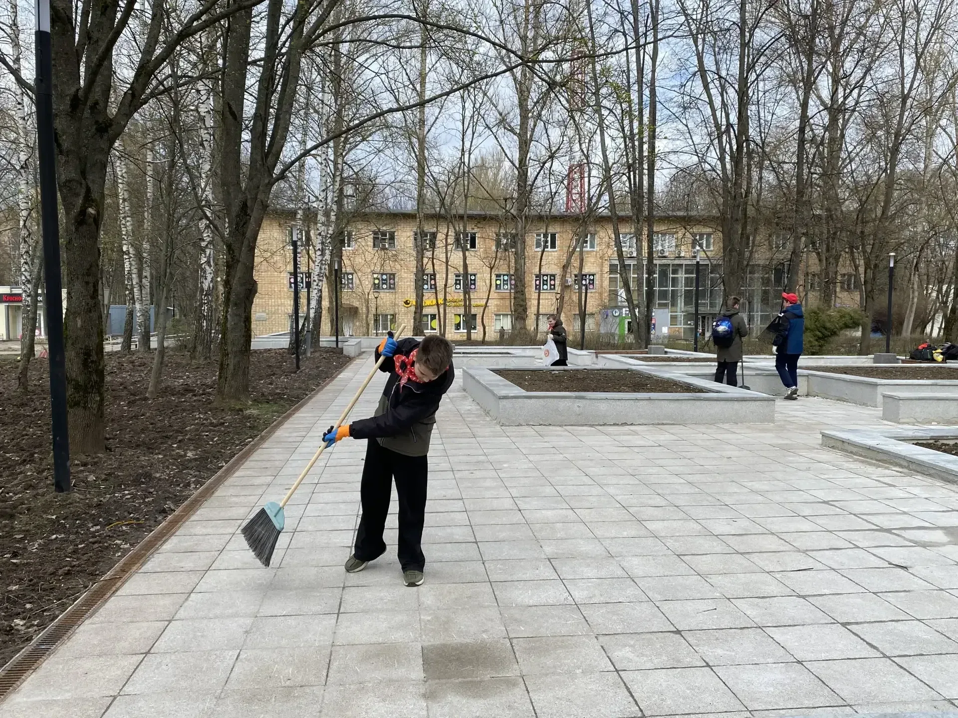 🎗Активисты Движения Первых из 7 «А» класса под руководством педагога‑организатора Звонаревой М. А. п