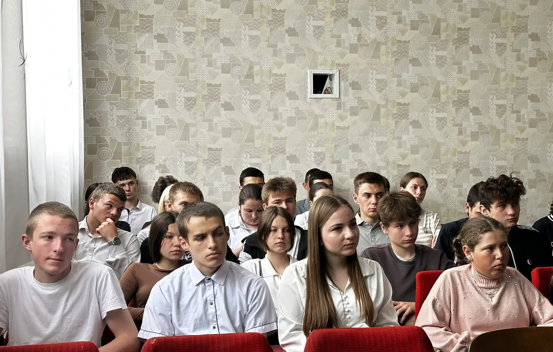 Строим будущее вместе: ХАУ провёл профориентацию в Асканийской и Чкаловской  школах! 🎓  Представител