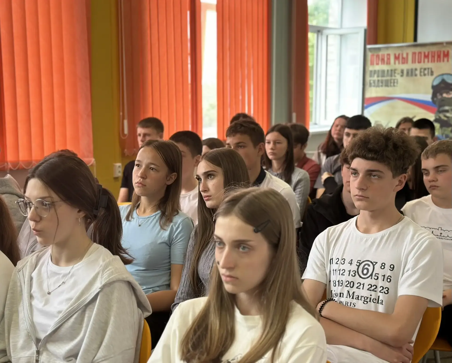 Строим будущее вместе: ХАУ провёл профориентацию в Асканийской и Чкаловской  школах! 🎓  Представител
