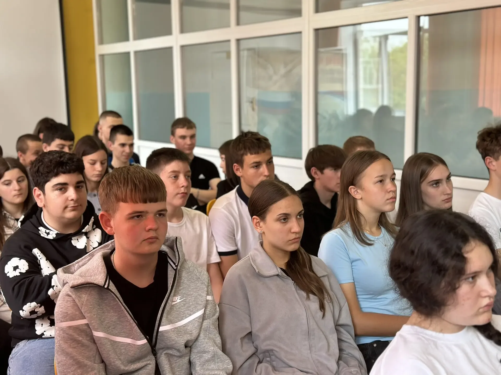 Строим будущее вместе: ХАУ провёл профориентацию в Асканийской и Чкаловской  школах! 🎓  Представител
