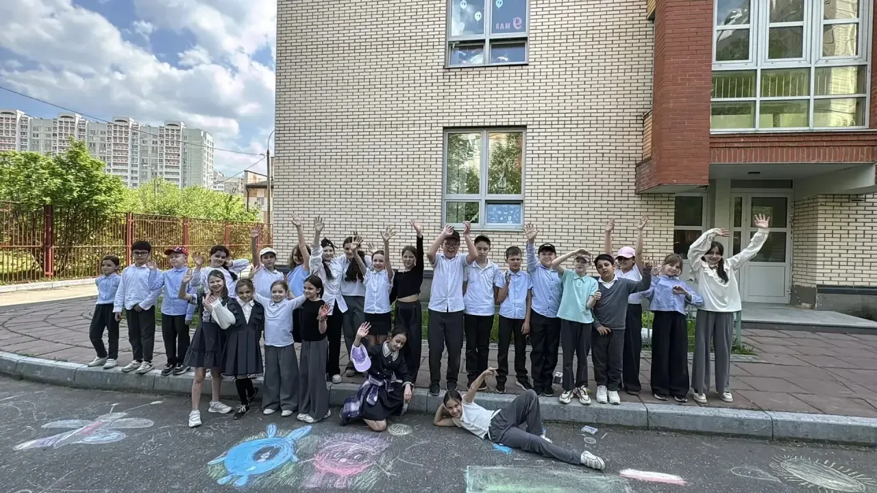 ☀️🎨 Конкурс рисунков на асфальте в 3 Б классе! 🎨☀️  Сегодня в 3 «Б» классе прошел конкурс рисунков н