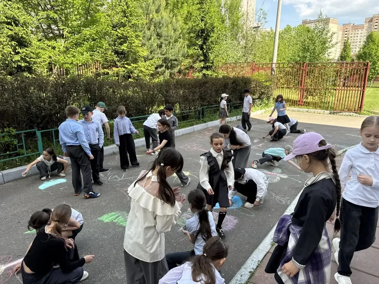 ☀️🎨 Конкурс рисунков на асфальте в 3 Б классе! 🎨☀️  Сегодня в 3 «Б» классе прошел конкурс рисунков н