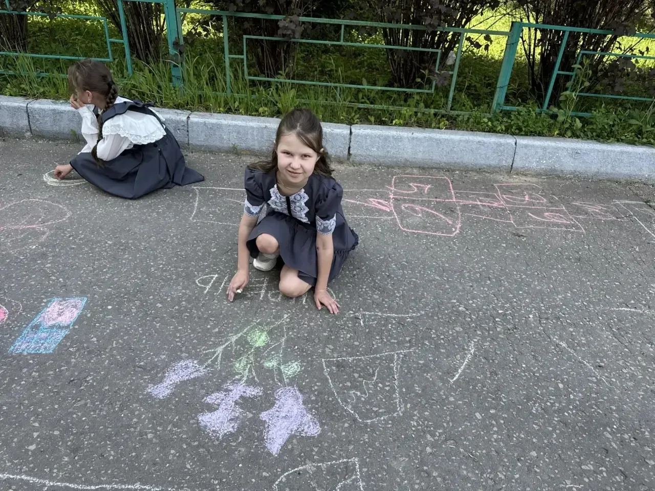 ☀️🎨 Конкурс рисунков на асфальте в 3 Б классе! 🎨☀️  Сегодня в 3 «Б» классе прошел конкурс рисунков н