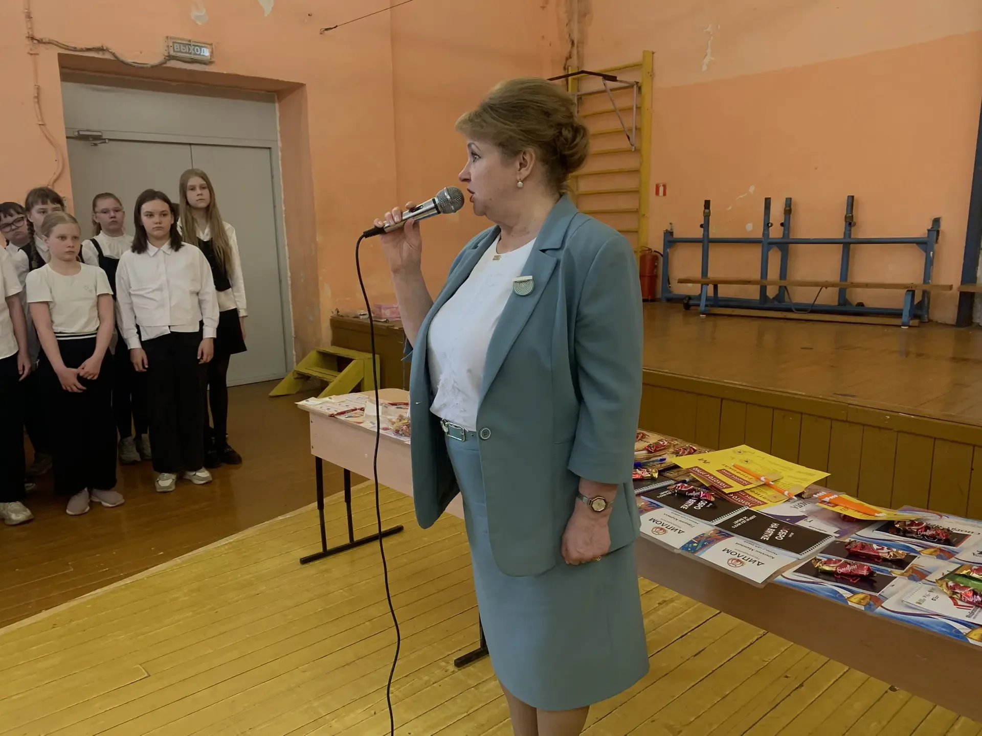🎉 Праздник чести школы: награждение лучших и активных!  В нашей школе прошёл настоящий праздник — Де