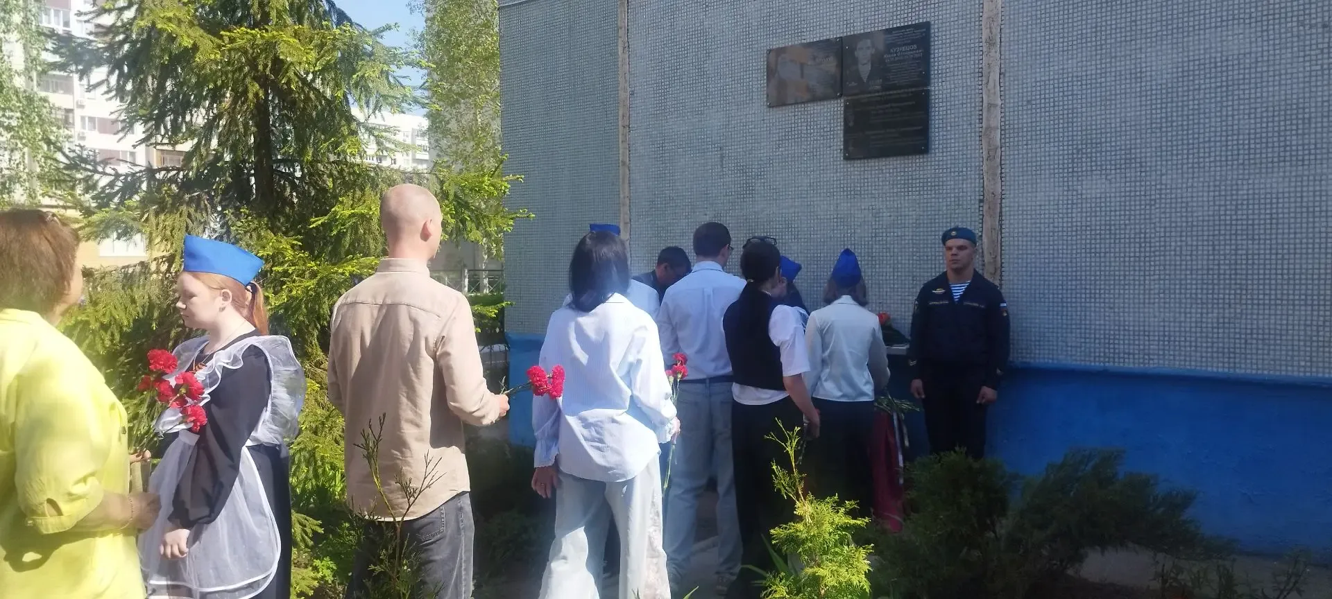 🕯️ Открытие мемориальной доски в честь героя Сегодня в нашей школе состоялось торжественное открытие