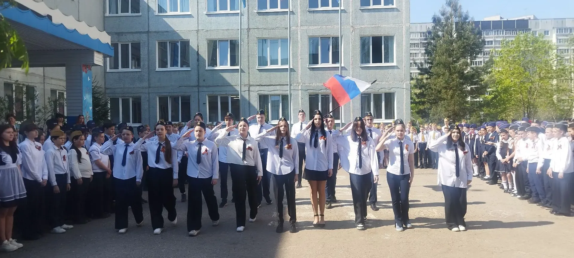 🕯️ Открытие мемориальной доски в честь героя Сегодня в нашей школе состоялось торжественное открытие